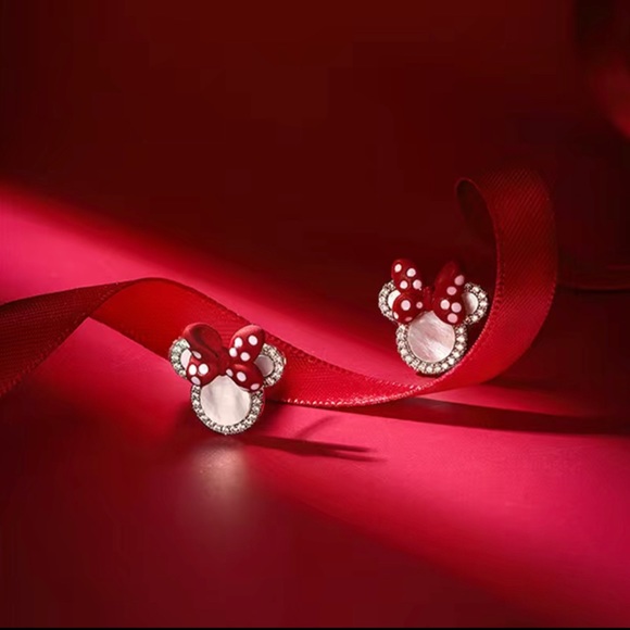 Minnie Mouse Cute Stud Earrings - Picture 2 of 5